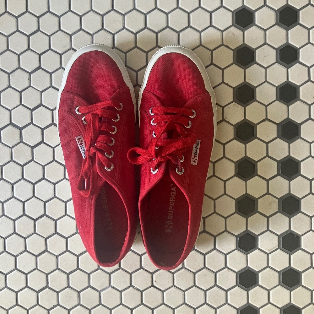 Red Supergas Size 8.5 US / 39.5 EU